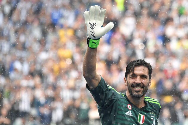 Juventus' goalkeeper from Italy Gianluigi Buffon waves during the victory ceremony following the Italian Serie A last football match of the season Juventus versus Verona, on May 19, 2018 at the Allianz Stadium in Turin. Juventus won their 34th Serie A title (scudetto) and seventh in succession. (Photo by Andreas SOLARO / AFP)        (Photo credit should read ANDREAS SOLARO/AFP/Getty Images)