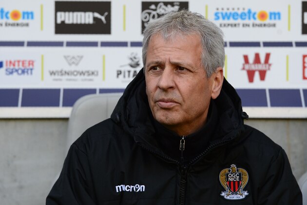 Nice's Swiss head coach Lucien Favre looks on during the French L1 football match between Bordeaux (FCGB) and Nice (OGCN) on February 25, 2018, at the Matmut Atlantique stadium in Bordeaux, southwestern France. / AFP PHOTO / NICOLAS TUCAT (Photo credit should read NICOLAS TUCAT/AFP/Getty Images) Nice's Swiss head coach Lucien Favre looks on during the French L1 football match between Bordeaux (FCGB) and Nice (OGCN) on February 25, 2018, at the Matmut Atlantique stadium in Bordeaux, southwestern France. / AFP PHOTO / NICOLAS TUCAT (Photo credit should read NICOLAS TUCAT/AFP/Getty Images)
