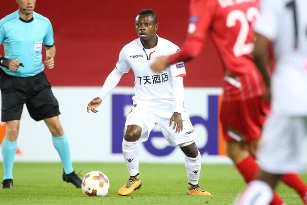 WAREGEM, BELGIUM - SEPTEMBER 14: Jean-Michael Seri of OGC Nice during the UEFA Europa League match between SV Zulte Waregem and OGC Nice at Regenboogstadion on September 14, 2017 in Waregem, Belgium. (Photo by Jean Catuffe/Getty Images)