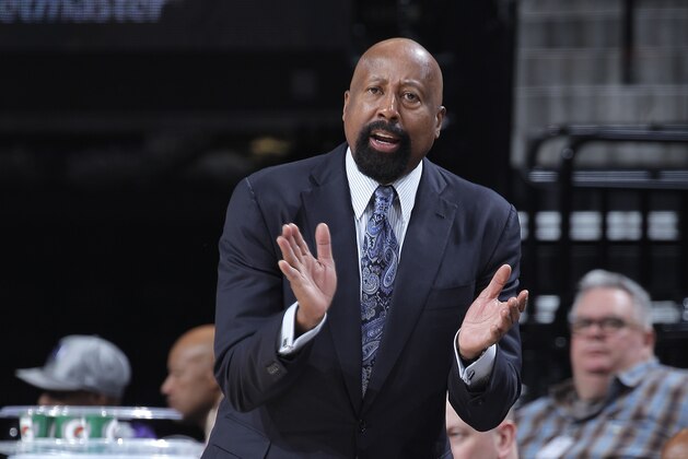 SACRAMENTO, CA - JANUARY 11: Assistant coach Mike Woodson of the Los Angeles Clippers coaches against the Sacramento Kings on January 11, 2018 at Golden 1 Center in Sacramento, California. NOTE TO USER: User expressly acknowledges and agrees that, by downloading and or using this photograph, User is consenting to the terms and conditions of the Getty Images Agreement. Mandatory Copyright Notice: Copyright 2018 NBAE (Photo by Rocky Widner/NBAE via Getty Images)