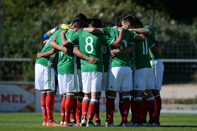 Mexican players are concentrated before the Under 21 international football  match between Mexico and Czech Republic, at the De Lattre stadium in Aubagne, southern France on May 20, 2016, as part of the Toulon Hopefuls' Tournament. / AFP / BORIS HORVAT        (Photo credit should read BORIS HORVAT/AFP/Getty Images)