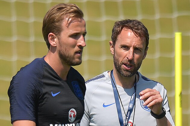 England's manager Gareth Southgate (R) talks with England's striker Harry Kane during a training session at St George's Park in Burton-on-Trent on May 22, 2018, ahead of their international friendly football matches against Nigeria and Costa Rica. (Photo by Anthony Devlin / AFP) / NOT FOR MARKETING OR ADVERTISING USE / RESTRICTED TO EDITORIAL USE        (Photo credit should read ANTHONY DEVLIN/AFP/Getty Images)