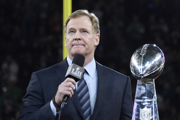 MINNEAPOLIS, MN - FEBRUARY 04: Commissioner Roger Goodell prepares to present the Lombardi Trophy after the Eagles defeated the New England Patriots in Super Bowl LII at U.S. Bank Stadium on February 4, 2018 in Minneapolis, Minnesota. The Eagles defeated the Patriots 41-33. (Photo by Focus on Sport/Getty Images) *** Local Caption *** Roger Goodell