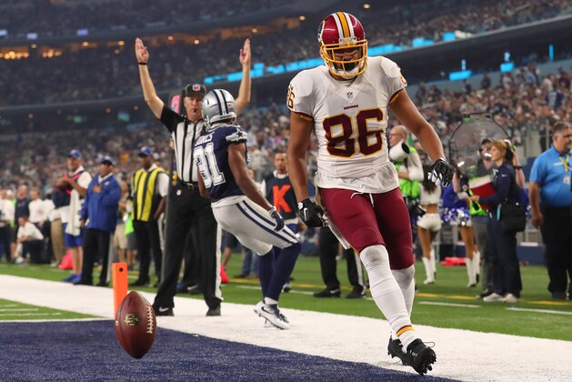 ARLINGTON, TX - NOVEMBER 24:   Jordan Reed #86 of the Washington Redskins celebrates after catching a touchdown pass during the fourth quarter against the Dallas Cowboys at AT&T Stadium on November 24, 2016 in Arlington, Texas.  (Photo by Tom Pennington/Getty Images)