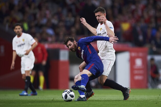 MADRID, SPAIN - APRIL 21:  Lionel Messi of FC Barcelona duels for the ball with Clement Lenglet of Sevilla FC during the Spanish Copa del Rey Final between Barcelona and Sevilla at Wanda Metropolitano on April 21, 2018 in Madrid, Spain.  (Photo by Aitor Alcalde Colomer/Getty Images)