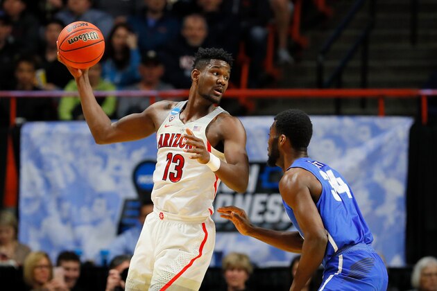 BOISE, ID - MARCH 15:  Deandre Ayton #13 of the Arizona Wildcats handles the ball in the first half against Ikenna Smart #34 of the Buffalo Bulls during the first round of the 2018 NCAA Men's Basketball Tournament at Taco Bell Arena on March 15, 2018 in Boise, Idaho.  (Photo by Kevin C. Cox/Getty Images)