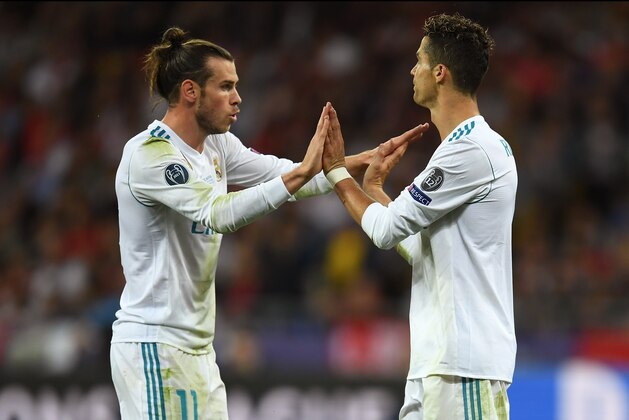 KIEV, UKRAINE - MAY 26:  Gareth Bale of Real Madrid celebrates with teammate Cristiano Ronaldo after scoring his sides second goal during the UEFA Champions League Final between Real Madrid and Liverpool at NSC Olimpiyskiy Stadium on May 26, 2018 in Kiev, Ukraine.  (Photo by David Ramos/Getty Images)