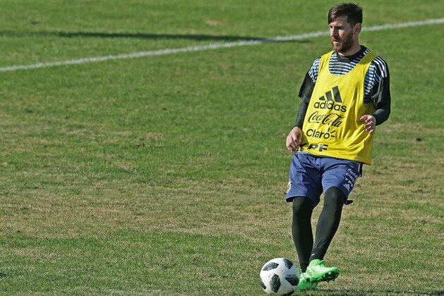 Argentina's national football team forward Lionel Messi passes the ball, during a training session at Tomas Duco stadium, in Buenos Aires on May 27, 2018. - The  Argentinian team is training ahead of a friendly match against Haiti to be held on May 29 at 'La Bombonera' stadium in Buenos Aires, before departing to Barcelona, to prepare  for the upcoming FIFA World Cup 2018 in Russia. (Photo by ALEJANDRO PAGNI / AFP)        (Photo credit should read ALEJANDRO PAGNI/AFP/Getty Images)