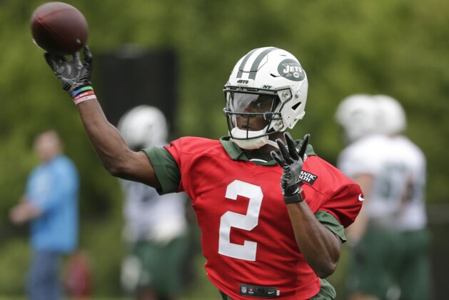 New York Jets quarterback Teddy Bridgewater throws during practice at the NFL football team's training camp in Florham Park, N.J., Tuesday, May 22, 2018. (AP Photo/Seth Wenig)