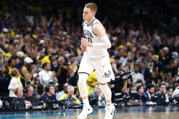 SAN ANTONIO, TX - APRIL 02: Donte DiVincenzo #10 of the Villanova Wildcats reacts against the Michigan Wolverines in the second half during the 2018 NCAA Men's Final Four National Championship game at the Alamodome on April 2, 2018 in San Antonio, Texas.  (Photo by Ronald Martinez/Getty Images)