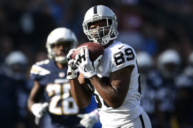 Oakland Raiders wide receiver Amari Cooper hauls in a pass on his way to scoring a touchdown during the first half of an NFL football game against the Los Angeles Chargers, Sunday, Dec. 31, 2017, in Carson, Calif. (AP Photo/Kelvin Kuo)
