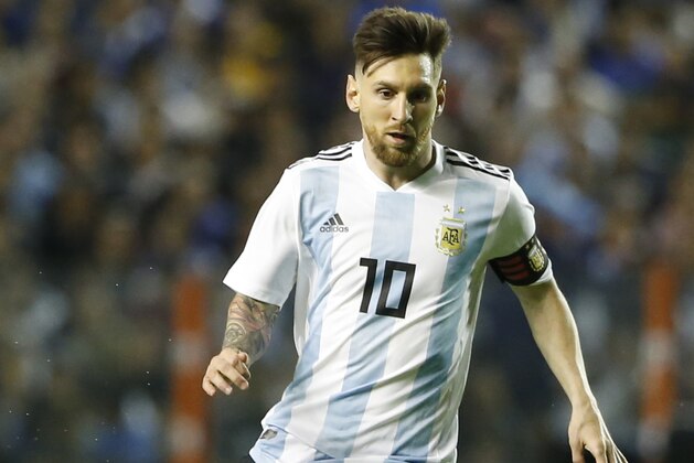 BUENOS AIRES, ARGENTINA - MAY 29: Lionel Messi of Argentina drives the ball during an international friendly match between Argentina and Haiti at Alberto J. Armando Stadium on May 29, 2018 in Buenos Aires, Argentina. (Photo by Gabriel Rossi/Getty Images)