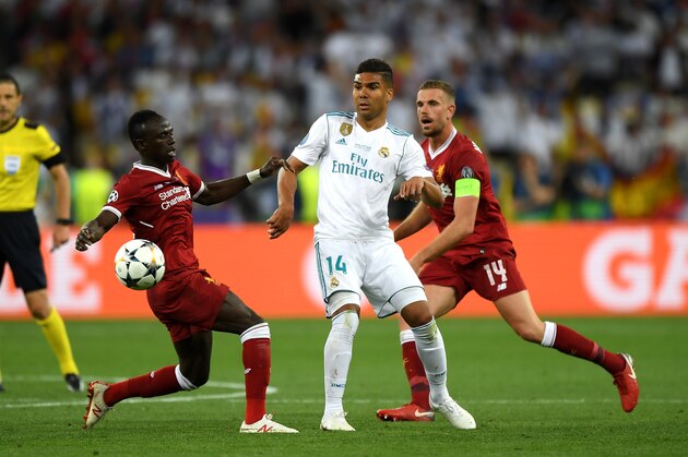 KIEV, UKRAINE - MAY 26:  Casemiro of Real Madrid is challenged by Jordan Henderson and Sadio Mane of Liverpool during the UEFA Champions League Final between Real Madrid and Liverpool at NSC Olimpiyskiy Stadium on May 26, 2018 in Kiev, Ukraine.  (Photo by Shaun Botterill/Getty Images)