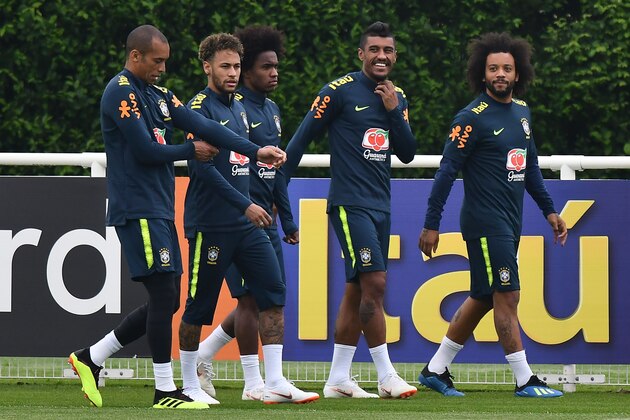 (L-R) Brazil's striker Douglas Costa, Brazil's striker Neymar, Brazil's midfielder Willian, Brazil's midfielder Paulinho and Brazil's defender Marcelo take part in a training session at Tottenham Hotspur's Enfield Training Centre, north-east of London, on May 30, 2018 ahead their international friendly football match against Croatia. (Photo by Ben STANSALL / AFP)        (Photo credit should read BEN STANSALL/AFP/Getty Images)