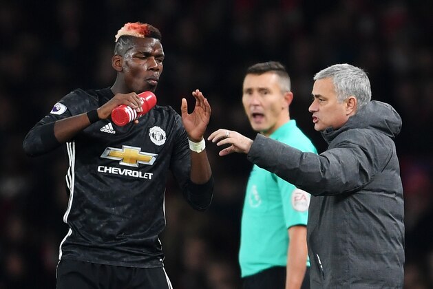 LONDON, ENGLAND - DECEMBER 02:  Jose Mourinho, Manager of Manchester United speaks to Paul Pogba of Manchester United during the Premier League match between Arsenal and Manchester United at Emirates Stadium on December 2, 2017 in London, England.  (Photo by Laurence Griffiths/Getty Images)