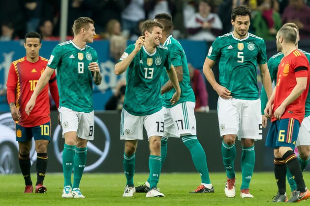 DUESSELDORF, GERMANY - MARCH 23: Thomas Mueller of Germany celebrates after scoring his team`s first goal with team mates during the international friendly match between Germany and Spain at Esprit-Arena on March 23, 2018 in Duesseldorf, Germany. (Photo by TF-Images/Getty Images)