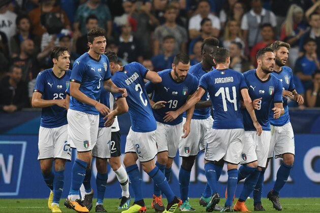 NICE, FRANCE - JUNE 01:  Leonardo Bonucci Of Italy celebrates with team-mates after scoring the goal during the International Friendly match between France and Italy at Allianz Riviera Stadium on June 1, 2018 in Nice, France.  (Photo by Claudio Villa/Getty Images)