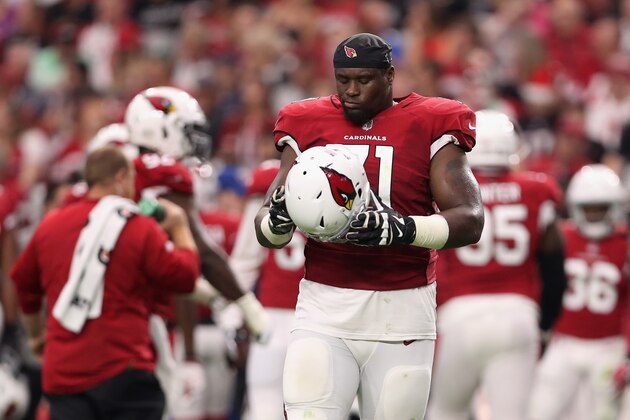 GLENDALE, AZ - NOVEMBER 26:  Offensive guard Earl Watford #71 of the Arizona Cardinals walks on the field during the first half of the NFL game against the Jacksonville Jaguars at the University of Phoenix Stadium on November 26, 2017 in Glendale, Arizona. The Cardinals defeated the Jaguars  27-24.  (Photo by Christian Petersen/Getty Images)