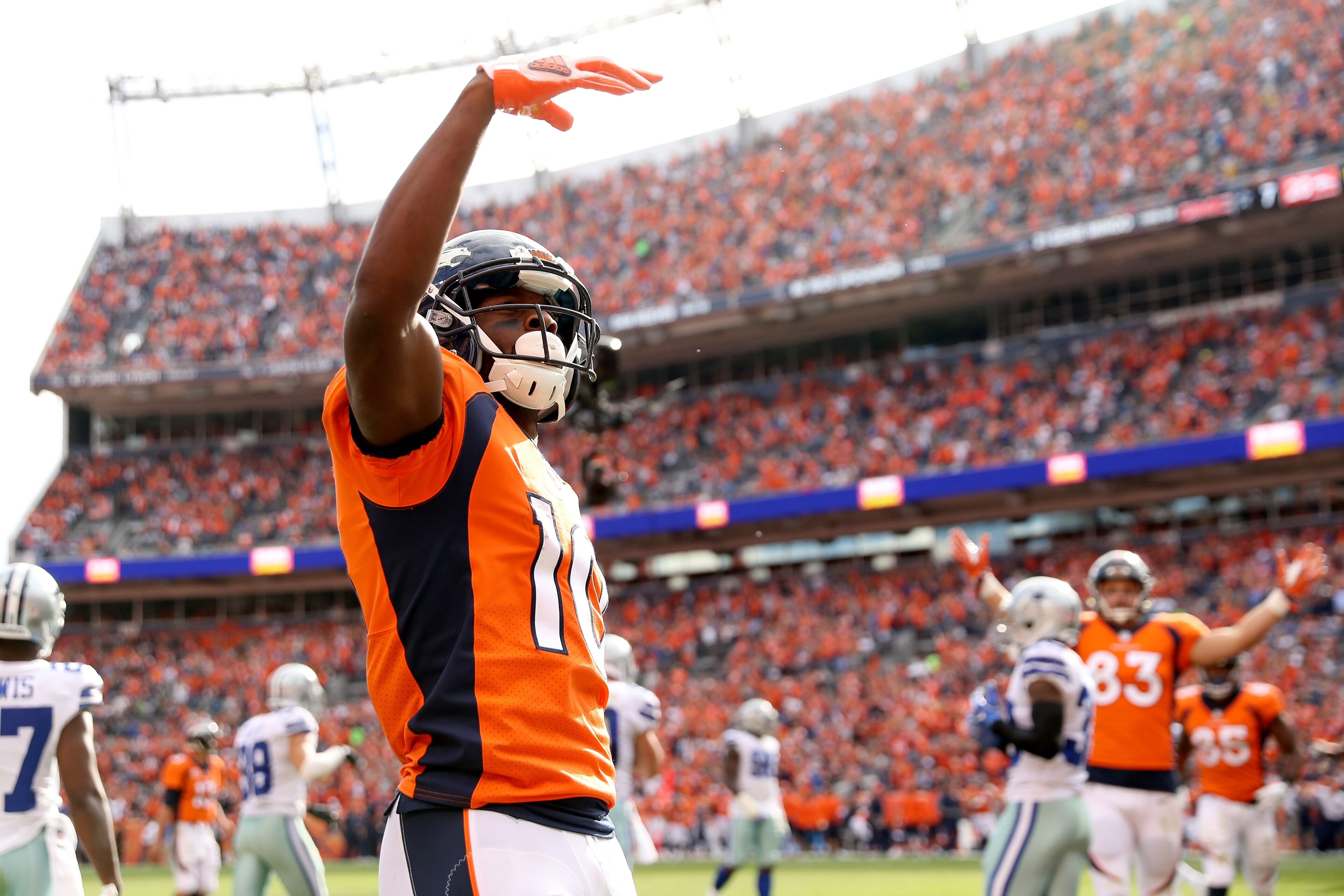 DENVER, CO - SEPTEMBER 17:  Emmanuel Sanders #10 of the Denver Broncos celebrates after scoring a touchdown against the Dallas Cowboys at Sports Authority Field at Mile High on September 17, 2017 in Denver, Colorado.  (Photo by Matthew Stockman/Getty Images)