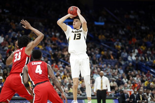 Missouri's Michael Porter Jr. shoots over Georgia's Nicolas Claxton (33) and Tyree Crump (4) during the first half in an NCAA college basketball game at the Southeastern Conference tournament Thursday, March 8, 2018, in St. Louis. (AP Photo/Jeff Roberson)