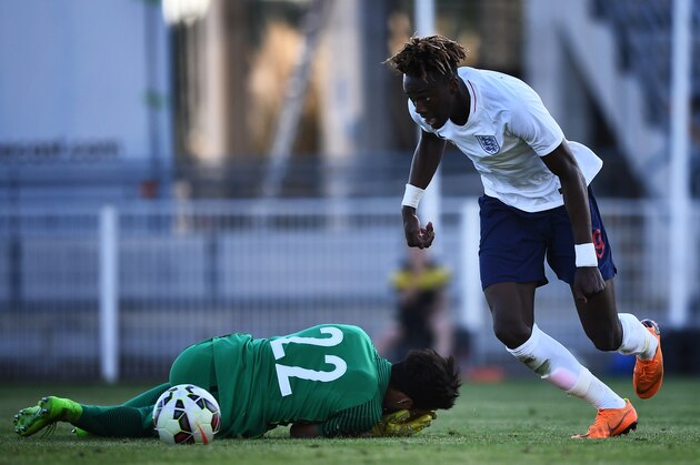 Qatar's goalkeeper Shehab Ellethy (L) lies past England's forward Tammy Abraham during the Maurice Revello tournament Under 20 football match England vs Qatar at the Parsemain stadium in Fos-sur-Mer, southern France, on June 1, 2018. (Photo by Anne-Christine POUJOULAT / AFP)        (Photo credit should read ANNE-CHRISTINE POUJOULAT/AFP/Getty Images)