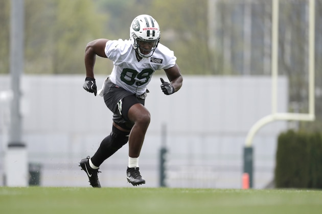 New York Jets fourth round pick Chris Herndon works out during NFL rookie camp, Friday, May 4, 2018, in Florham Park, N.J. (AP Photo/Julio Cortez)