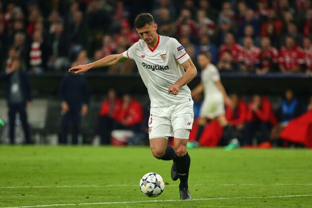 MUNICH, GERMANY - APRIL 11: Clement Lenglet of Sevilla controls the ball during the UEFA Champions League quarter final second leg match between Bayern Muenchen and Sevilla FC at Allianz Arena on April 11, 2018 in Munich, Germany. (Photo by TF-Images/Getty Images)