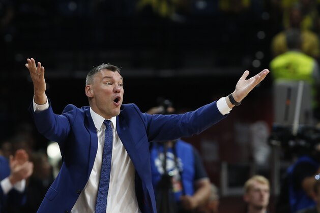 Zalgiris head coach Sarunas Jasikevicius gives instructions to his players during their Final Four Euroleague third place basketball match between CSKA Moscow and Zalgiris Kaunas in Belgrade, Serbia, Sunday, May 20, 2018. (AP Photo/Darko Vojinovic)