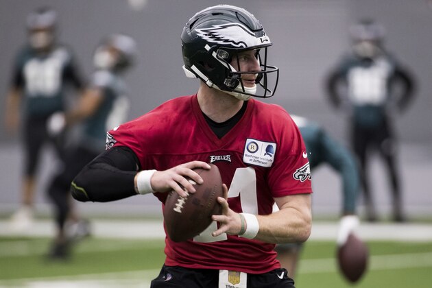 Philadelphia Eagles quarterback Carson Wentz in action during practice at NFL football training camp, Tuesday, May 22, 2018, in Philadelphia. (AP Photo/Chris Szagola)