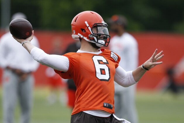 Cleveland Browns quarterback Baker Mayfield throws a pass during the team's organized team activity at its NFL football training facility Tuesday, June 5, 2018, in Berea, Ohio. (AP Photo/Ron Schwane)
