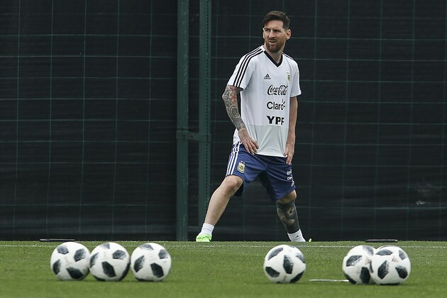 Argentina's forward Lionel Messi takes part in a training session at the FC Barcelona 'Joan Gamper' sports centre in Sant Joan Despi near Barcelona on June 5, 2018. (Photo by PAU BARRENA / AFP)        (Photo credit should read PAU BARRENA/AFP/Getty Images)