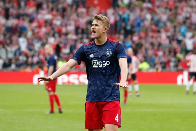 EINDHOVEN, NETHERLANDS - APRIL 15: Matthijs de Ligt of Ajax during the Dutch Eredivisie  match between PSV v Ajax at the Philips Stadium on April 15, 2018 in Eindhoven Netherlands (Photo by Aaron van Zandvoort/Soccrates/Getty Images)
