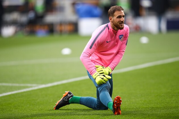 LYON, FRANCE - MAY 16: Jan Oblak #13 of Atletico Madrid warms up prior to the UEFA Europa League Final between Olympique de Marseille and Club Atletico de Madrid at Stade de Lyon on May 16, 2018 in Lyon, France. (Photo by Maja Hitij/Getty Images)