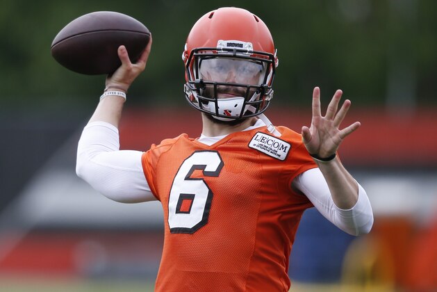 Cleveland Browns quarterback Baker Mayfield throws a pass during the team's organized team activity at its NFL football training facility Tuesday, June 5, 2018, in Berea, Ohio. (AP Photo/Ron Schwane)