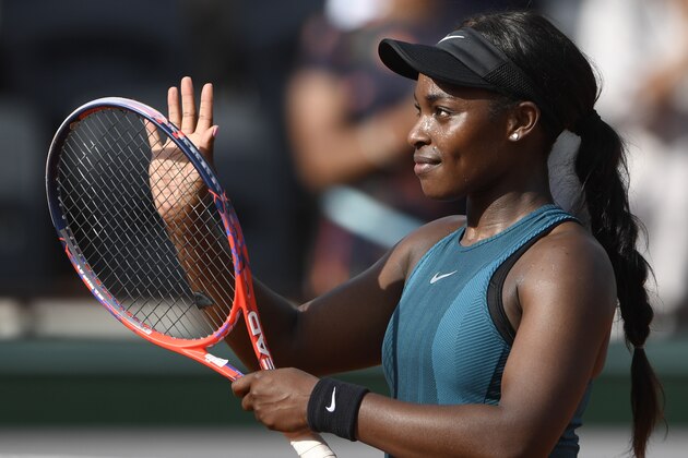 Sloane Stephens of the US celebrates after victory over Madison Keys the US at the end of their women's singles semi-final match on day twelve of The Roland Garros 2018 French Open tennis tournament in Paris on June 7, 2018. (Photo by Eric FEFERBERG / AFP)        (Photo credit should read ERIC FEFERBERG/AFP/Getty Images)