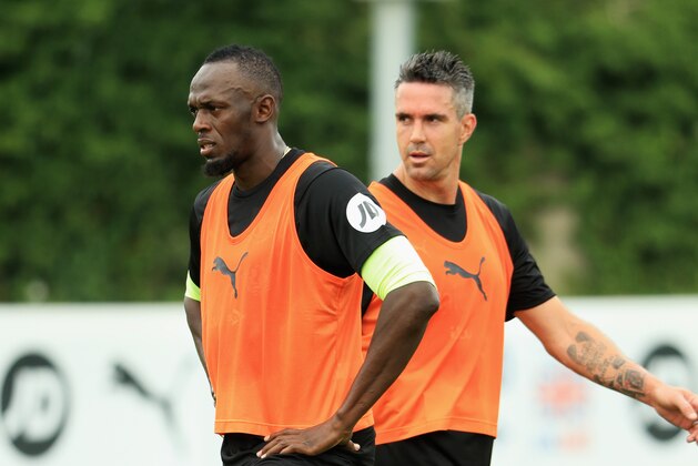 NEW MALDEN, ENGLAND - JUNE 07:  Usain Bolt and Kevin Pietersen of the Rest of the World take part in training during a Soccer Aid for UNICEF media session at Fulham FC training ground on June 7, 2018 in New Malden, England.  (Photo by Andrew Redington/Getty Images)