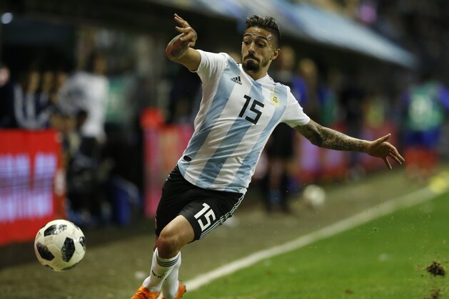 BUENOS AIRES, ARGENTINA - MAY 29: Manuel Lanzini of Argentina kicks the ball during an international friendly match between Argentina and Haiti at Alberto J. Armando Stadium on May 29, 2018 in Buenos Aires, Argentina. (Photo by Gabriel Rossi/Getty Images)