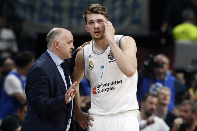 Real Madrid head coach Pablo Laso gives instructions to Real Madrid's Luka Doncic during their Final Four Euroleague final basketball match between Real Madrid and Fenerbahce in Belgrade, Serbia, Sunday, May 20, 2018. (AP Photo/Darko Vojinovic)