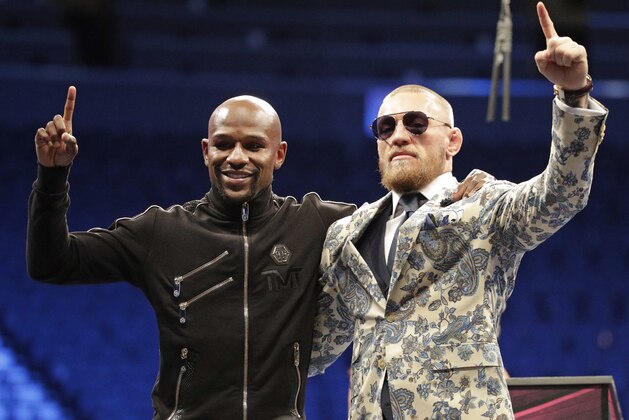 Floyd Mayweather Jr. (izquierda) y Conor McGregor posan durante una conferencia de prensa el domingo 27 de agosto de 2017, tras la pelea que ambos protagonizaron, en Las Vegas (AP Foto/Isaac Brekken) Floyd Mayweather Jr. (izquierda) y Conor McGregor posan durante una conferencia de prensa el domingo 27 de agosto de 2017, tras la pelea que ambos protagonizaron, en Las Vegas (AP Foto/Isaac Brekken)