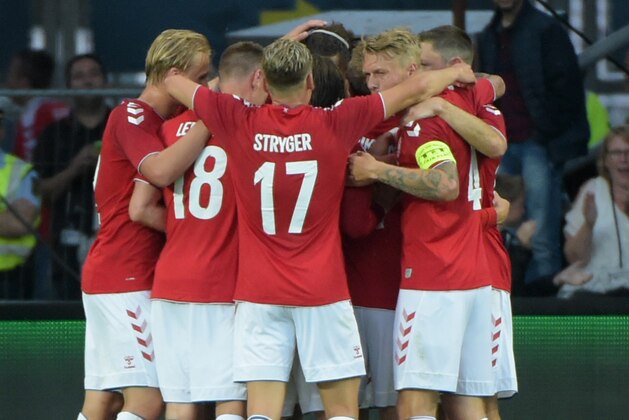 BRONDBY, DENMARK - JUNE 09:  Yussuf Poulsen of Denmark celebrates with teammates after scoring the first goal of his team during International Friendly match between Denmark v Mexico at Brondby Stadion on June 9, 2018 in Brondby, Denmark.  (Photo by Pier Marco Tacca/Getty Images)