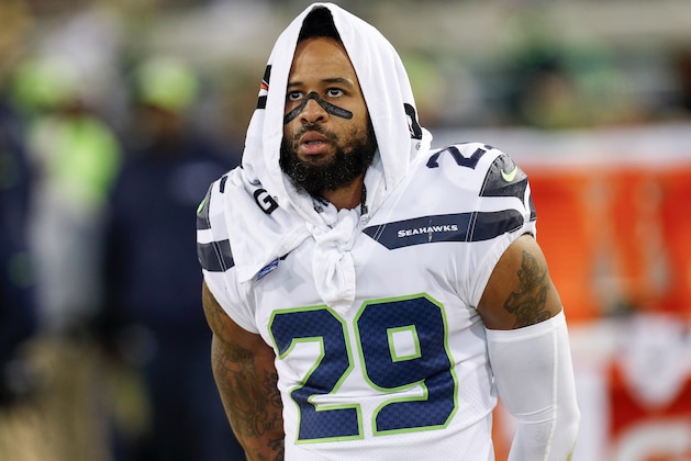 JACKSONVILLE, FL - DECEMBER 10: Safety Earl Thomas #29 of the Seattle Seahawks on the sideline with a Gatorade Towel wrapped around his head during the game against the Jacksonville Jaguars at EverBank Field on December 10, 2017 in Jacksonville, Florida. The Jaguars defeated the Seahawks 30 to 24. (Photo by Don Juan Moore/Getty Images)