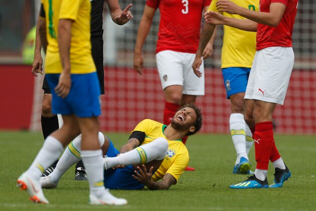 VIENNA, AUSTRIA - JUNE 10:  Neymar of Brazil reacts during an International Friendly match at Ernst Happel Stadium on June 10, 2018 in Vienna, Austria.  (Photo by Laszlo Balogh/Getty Images)