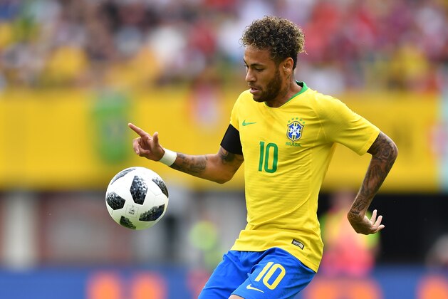 Brazil's forward Neymar eyes a ball during the international friendly footbal match Austria vs Brazil in Vienna, on June 10, 2018. (Photo by JOE KLAMAR / AFP)        (Photo credit should read JOE KLAMAR/AFP/Getty Images)