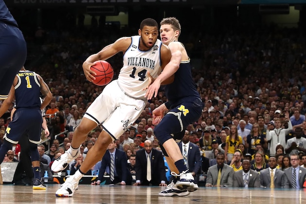 SAN ANTONIO, TX - APRIL 02: Omari Spellman #14 of the Villanova Wildcats handles the ball against Moritz Wagner #13 of the Michigan Wolverines in the first half during the 2018 NCAA Men's Final Four National Championship game at the Alamodome on April 2, 2018 in San Antonio, Texas.  (Photo by Tom Pennington/Getty Images)