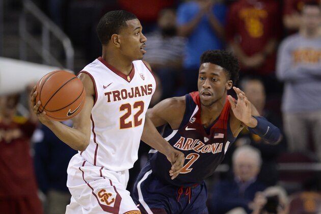 Arizona guard Kobi Simmons (2) attempts to block Southern California guard De'Anthony Melton (22) as he passes the ball during the first half of an NCAA college basketball game, Thursday, Jan. 19, 2017, in Los Angeles. (AP Photo/Gus Ruelas)