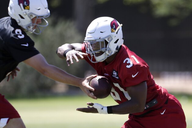 Arizona Cardinals' Sam Bradford (9) hands off to David Johnson (31) during an organized team activity Tuesday, May 15, 2018, in Tempe, Ariz. (AP Photo/Matt York)