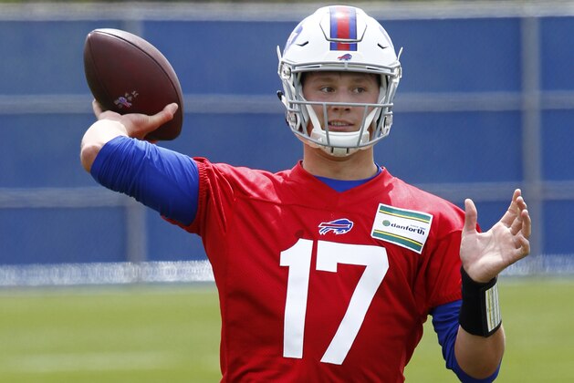 Buffalo Bills rookie quarterback Josh Allen throws a pas during the team's NFL football rookie minicamp, Friday, May 11, 2018, in Orchard Park, N.Y. (AP Photo/Jeffrey T. Barnes)