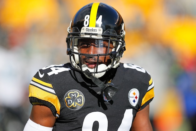 PITTSBURGH, PA - JANUARY 14:  Antonio Brown #84 of the Pittsburgh Steelers looks on prior to the AFC Divisional Playoff game against the Jacksonville Jaguars at Heinz Field on January 14, 2018 in Pittsburgh, Pennsylvania.  (Photo by Kevin C. Cox/Getty Images)