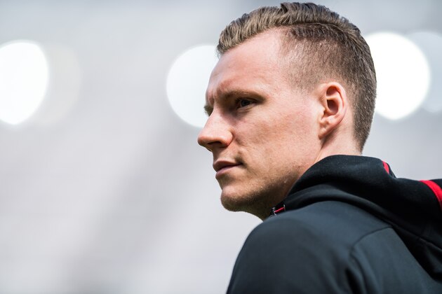 LEVERKUSEN, GERMANY - APRIL 14: Goalkeeper Bernd Leno of Leverkusen looks up prior to the Bundesliga match between Bayer 04 Leverkusen and Eintracht Frankfurt at BayArena on April 14, 2018 in Leverkusen, Germany. (Photo by Lukas Schulze/Getty Images)