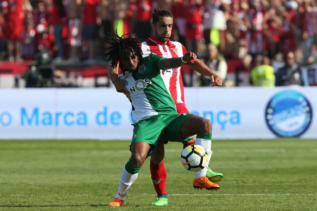 OEIRAS, PORTUGAL - MAY 20:  Sporting CP forward Gelson Martins from Portugal with CD Aves defender Nelson Lenho from Portugal in action during the Portuguese Cup Final match between Sporting CP and CD Aves at Estadio Nacional on May 20, 2018 in Oeiras, Portugal.  (Photo by Gualter Fatia/Getty Images)